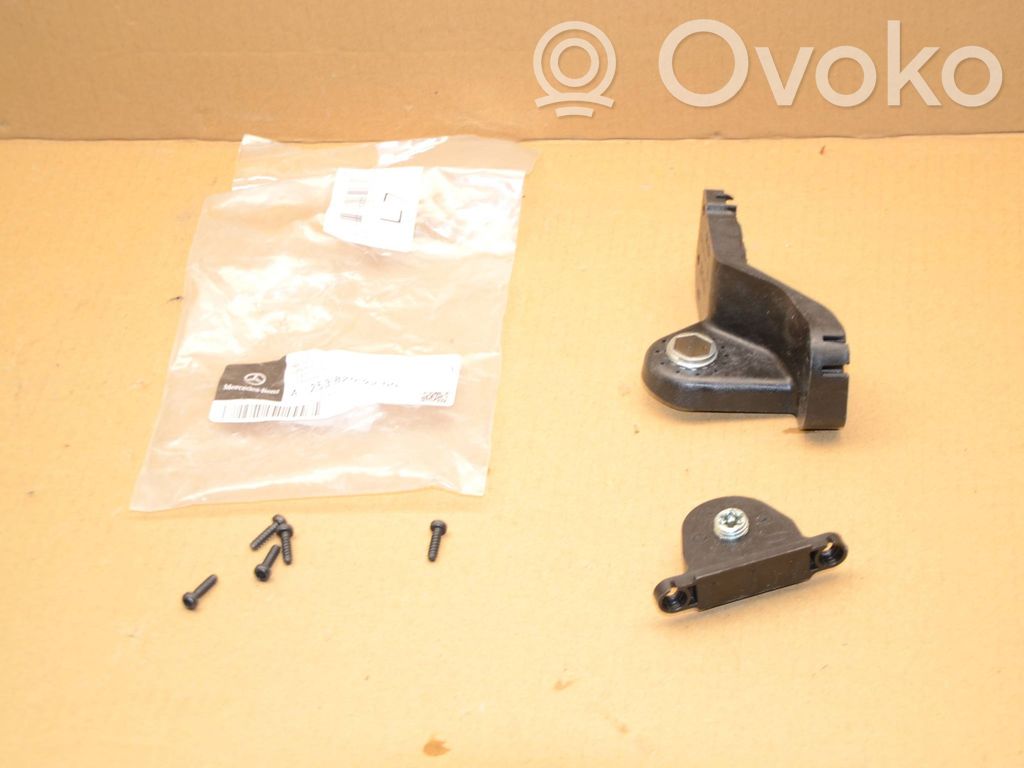 Mercedes-Benz GLC X253 C253 Front wiper linkage 