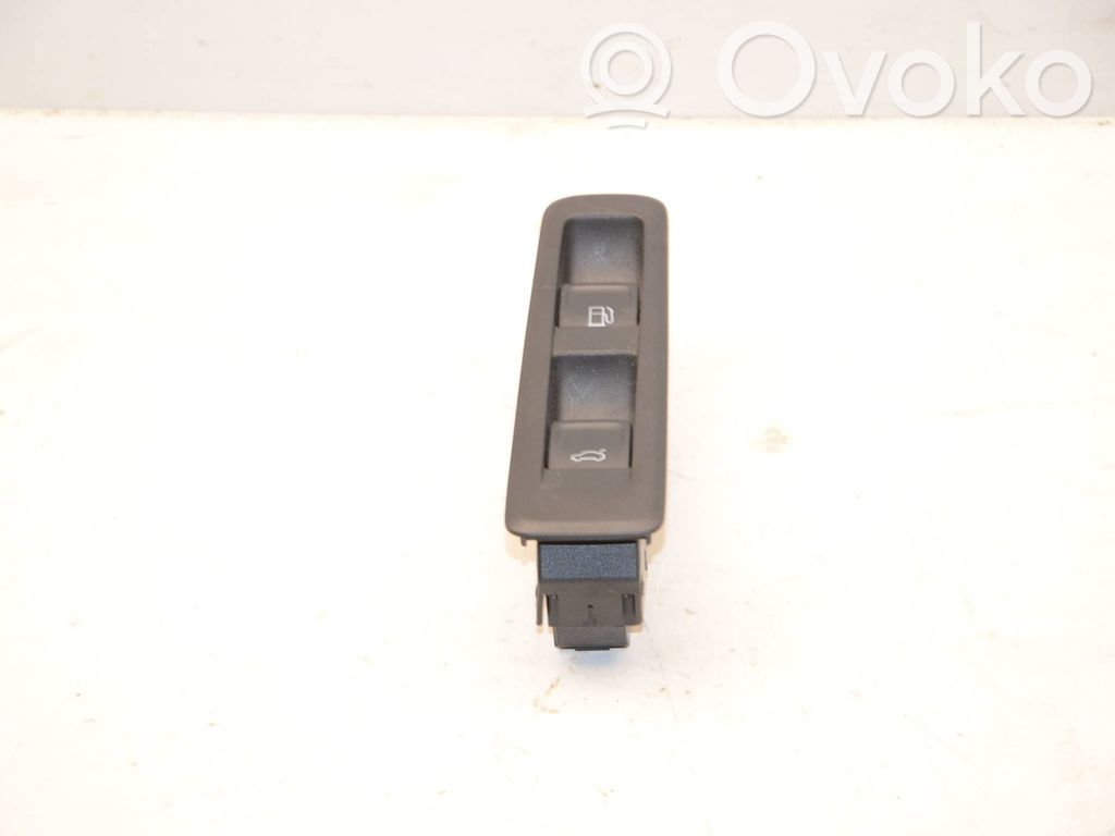 Skoda Octavia Mk4 Interruptor para abrir la puerta trasera 