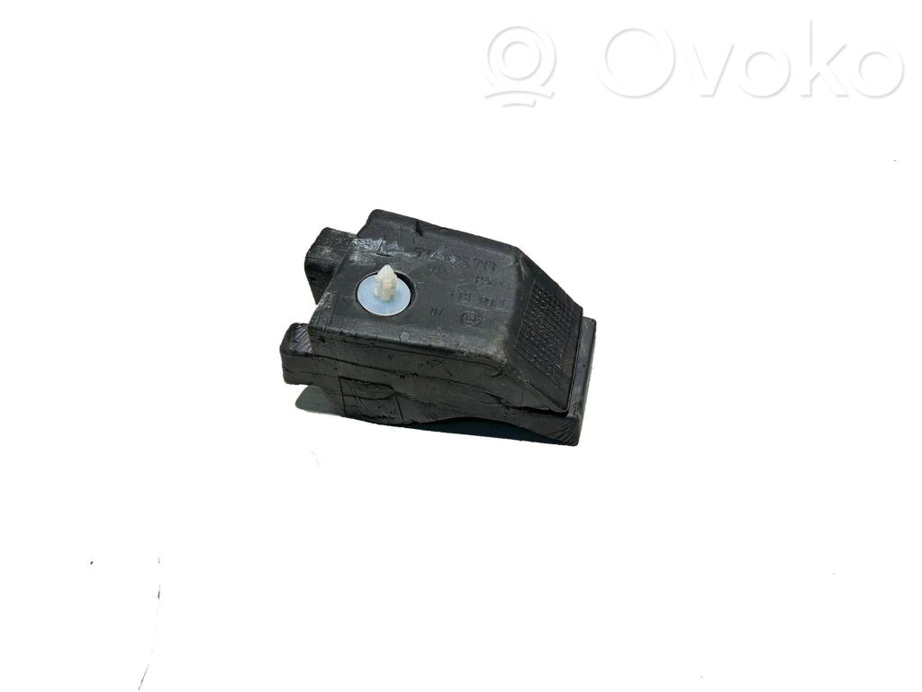 Wygłuszenie / Pianka błotnika przedniego   57A823713,13912