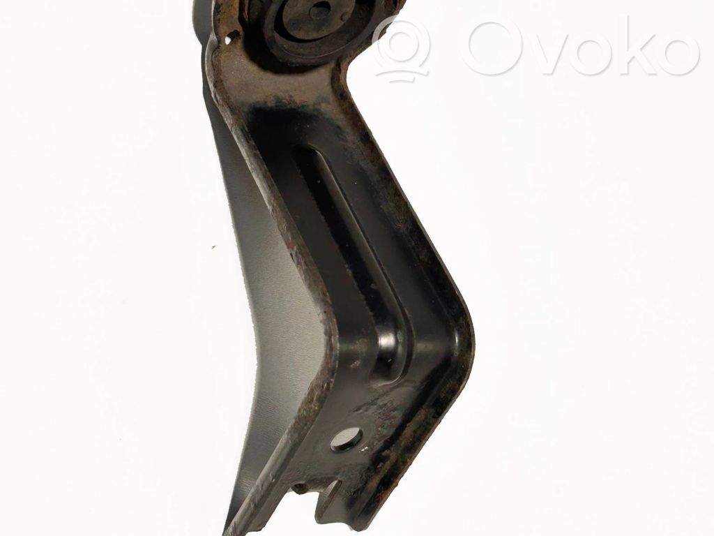 Toyota Avensis T270 Radiator mount bracket 