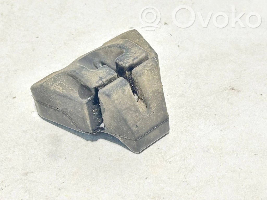BMW X5 E70 Radiator support slam panel bracket 