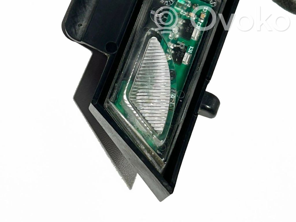 Element lusterka bocznego drzwi przednich   5G0945292,21217