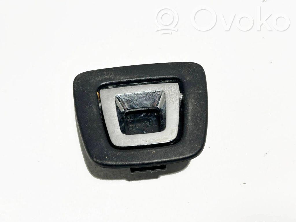 BMW 5 G30 G31 G38 Tie down hook / loop 