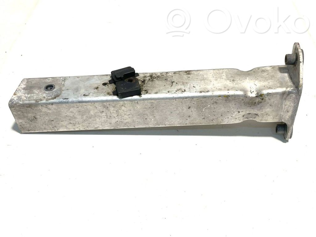 Audi A8 S8 D4 4H Front bumper mounting bracket 