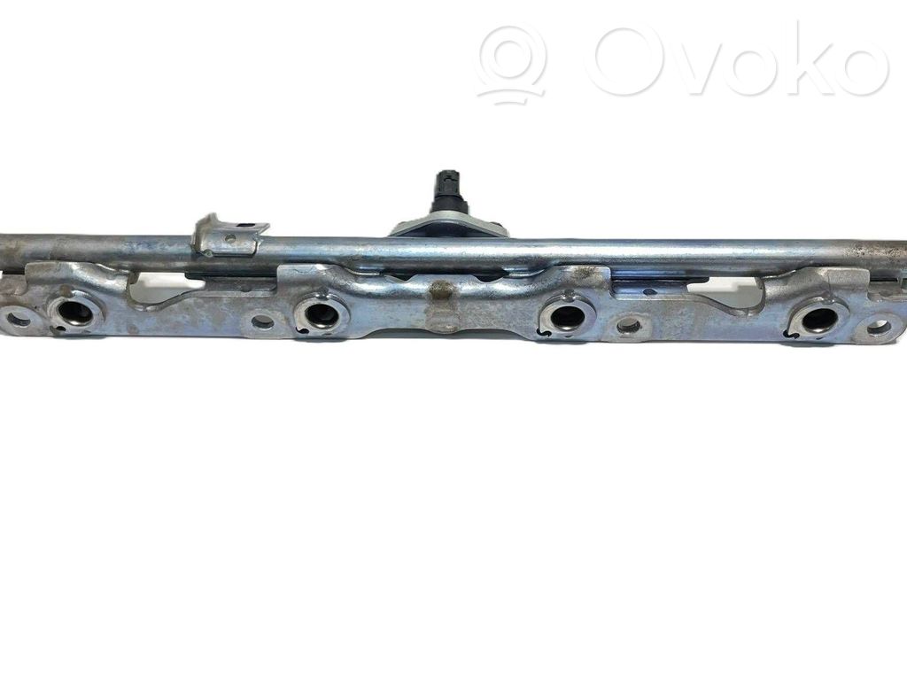 Toyota RAV 4 (XA50) Listwa wtryskowa 