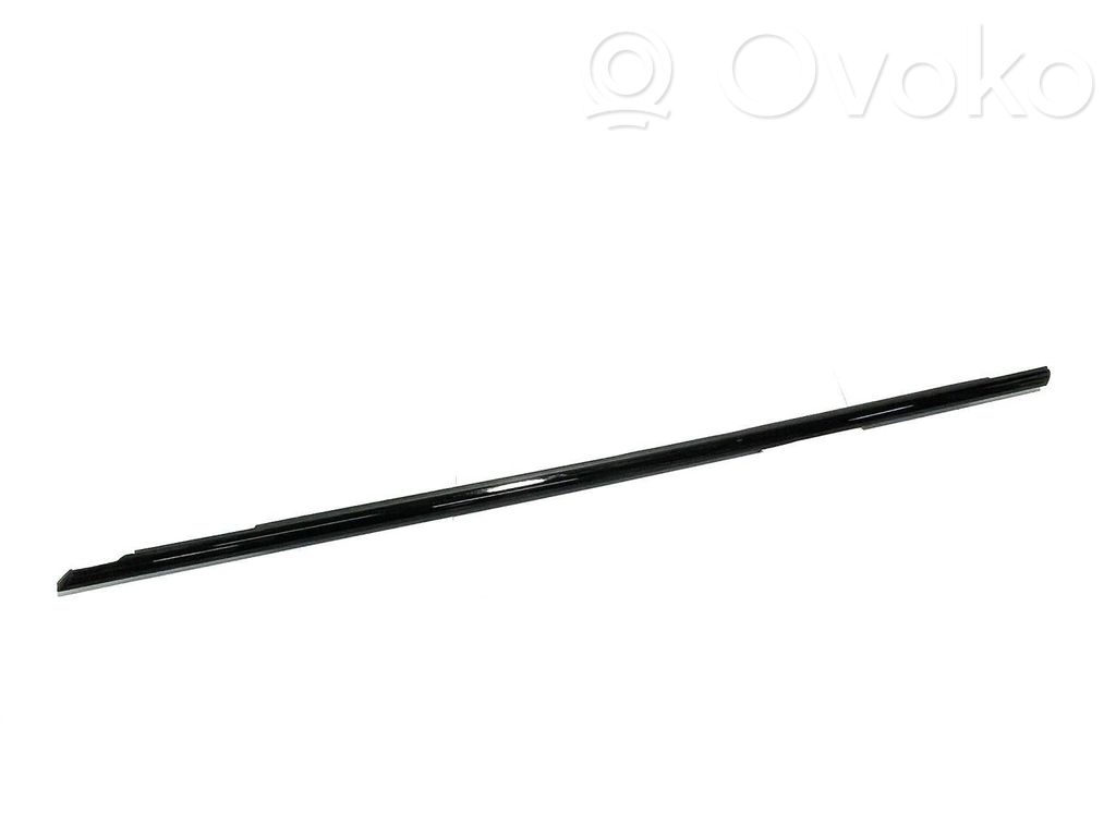 Audi A4 S4 B9 8W Listwa / Uszczelka szyby drzwi przednich 