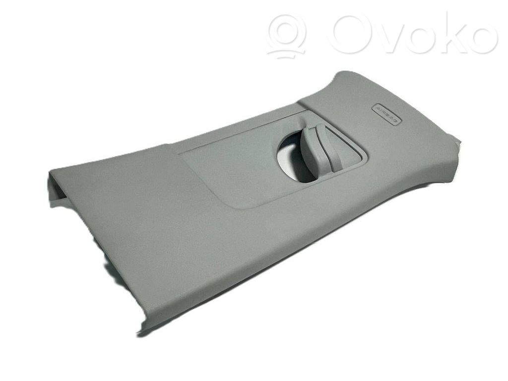 Audi Q3 F3 Pilar (B) (superior) 