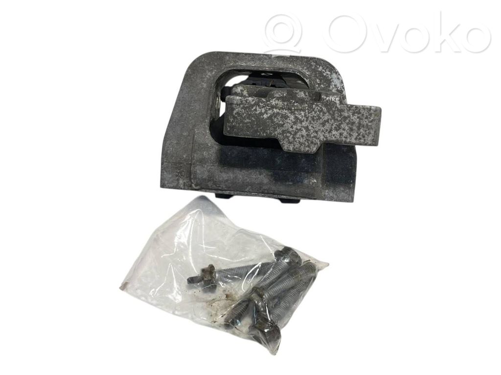 Volkswagen PASSAT B8 Engine mount bracket 