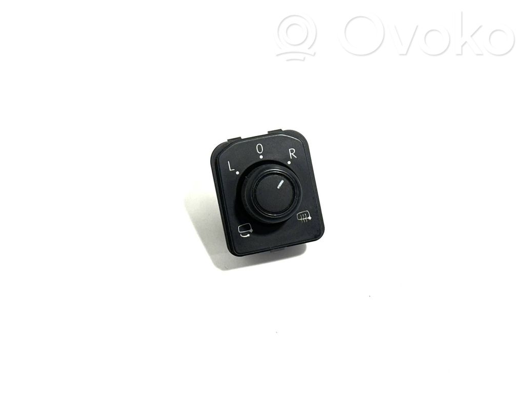 Volkswagen PASSAT B8 Wing mirror switch 