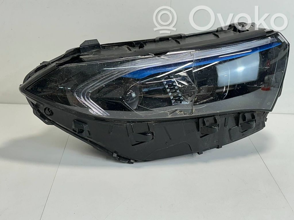 Mercedes-Benz EQA Lampa przednia 