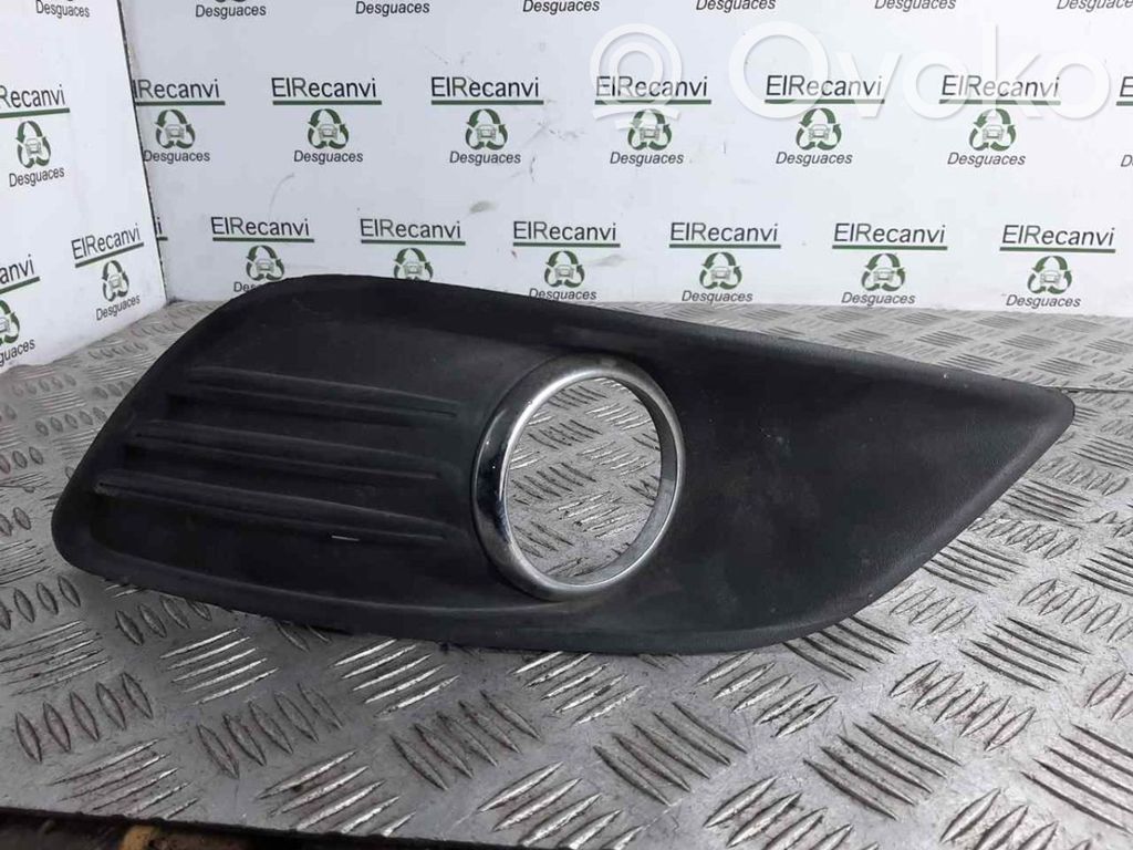 Front grill   8M5119952