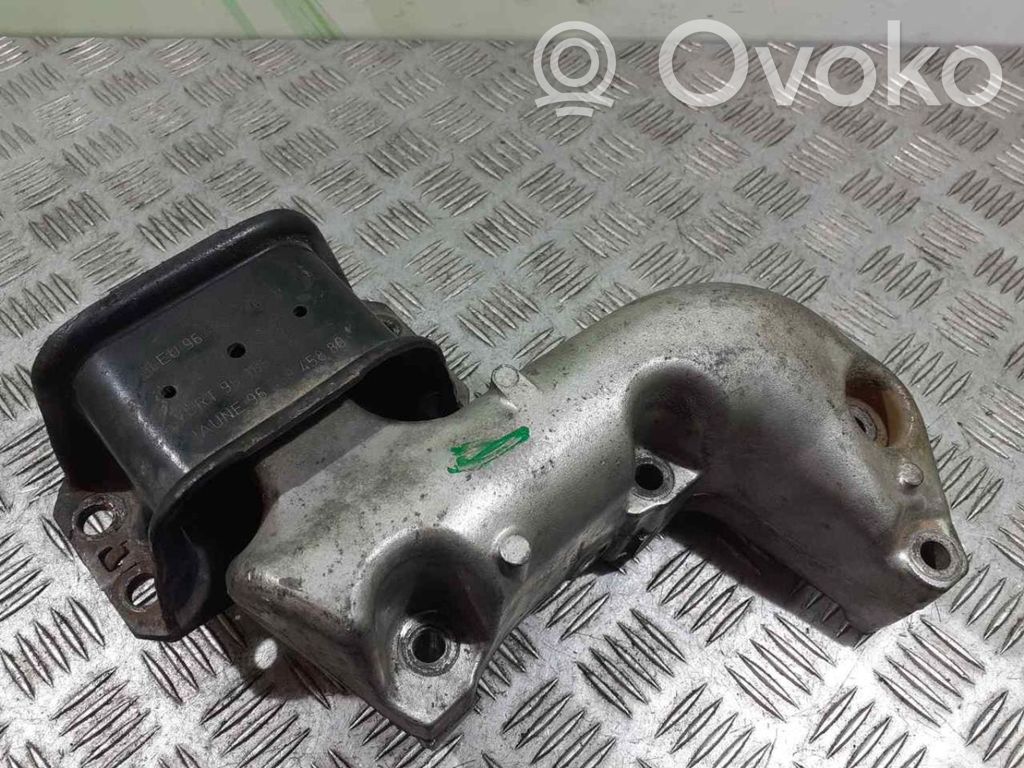 Engine mount bracket   9646396780