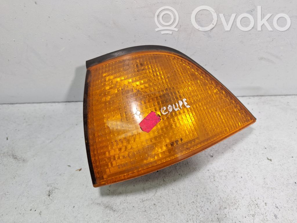 Front indicator light   858053,1393277