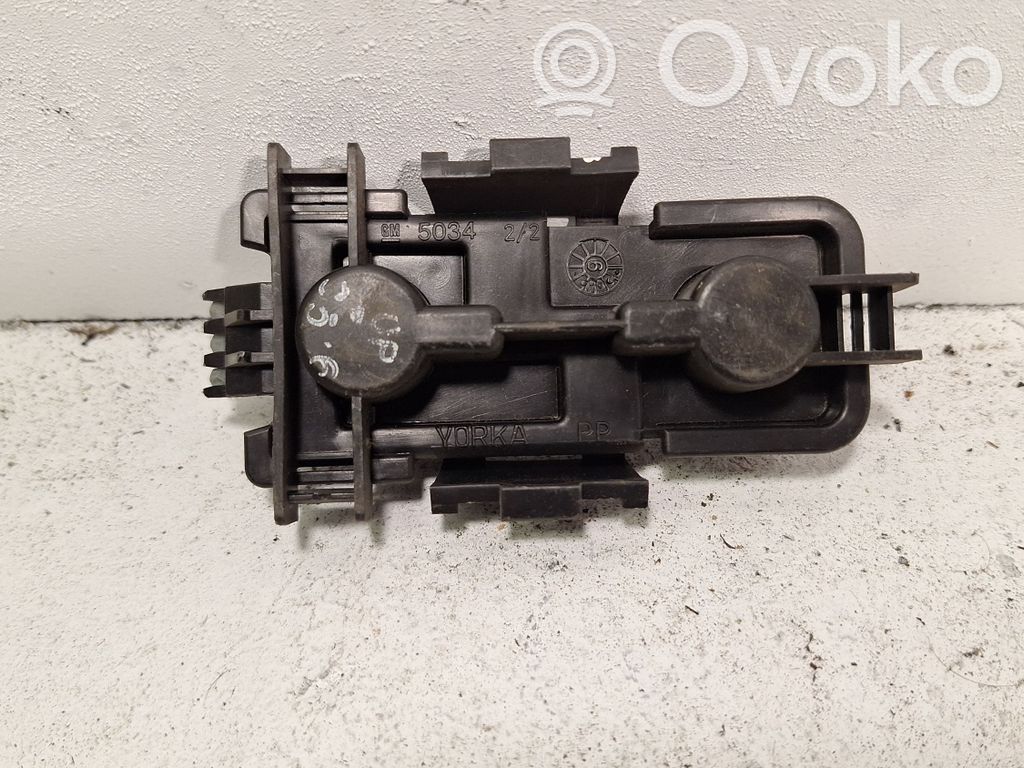 Opel Omega B2 Aizmugures spuldzes vāka turētājs 