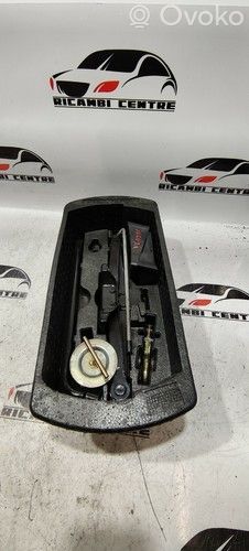 Tool set   XR833057,2R8A17B043AB,8W8317080AE,8W8317080AF,C2P26068,T2R85552,XR833057