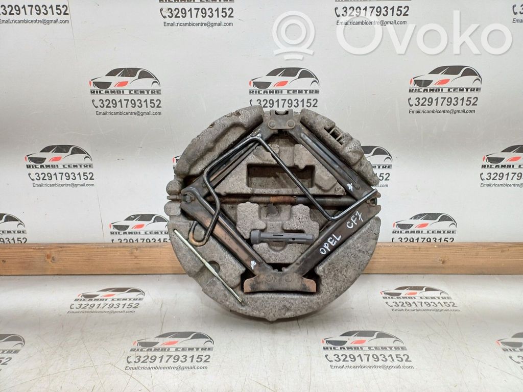 Opel Astra J Tool set 