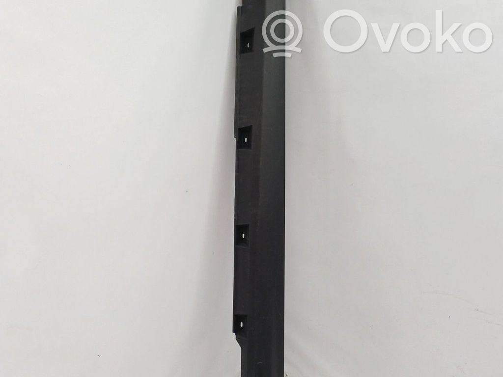 Ford Focus Kynnyksen/sivuhelman lista 