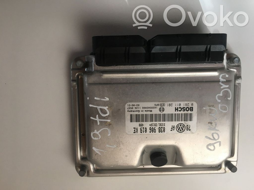 Volkswagen PASSAT B5.5 Engine control unit/module 