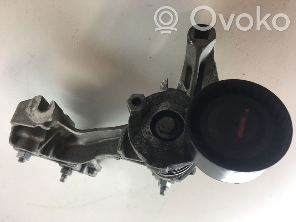 Renault Captur Generatoriaus kronšteinas 