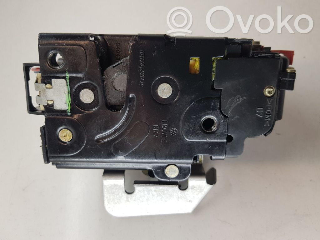 Audi A4 S4 B6 8E 8H Priekinė durų spyna 