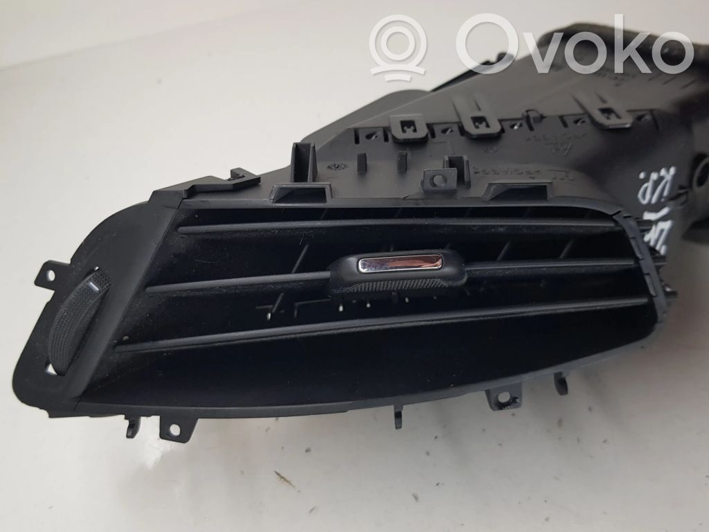 Opel Zafira C Dysze / Kratki środkowego nawiewu deski rozdzielczej 