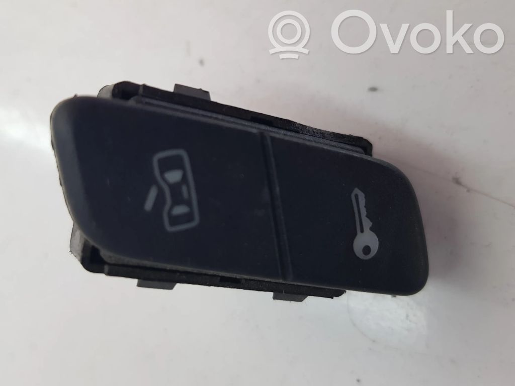 Volkswagen Polo IV 9N3 Central locking switch button 
