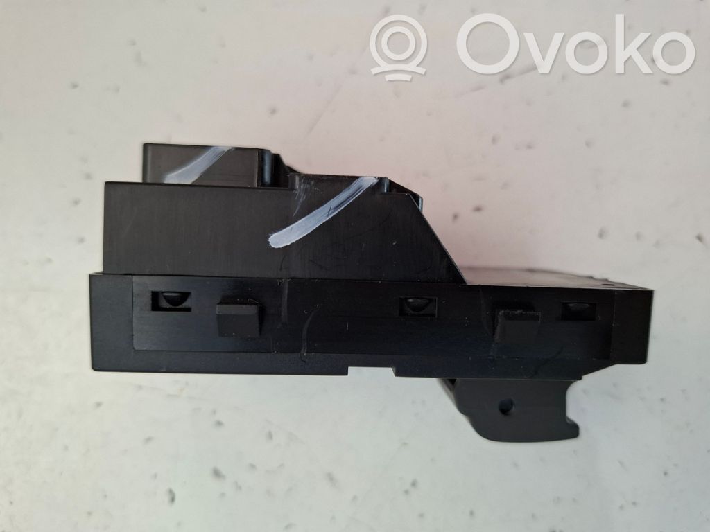 Opel Mokka Electric window control switch 