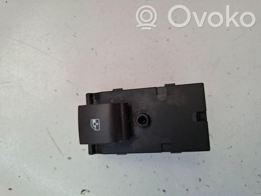 Opel Mokka Electric window control switch 