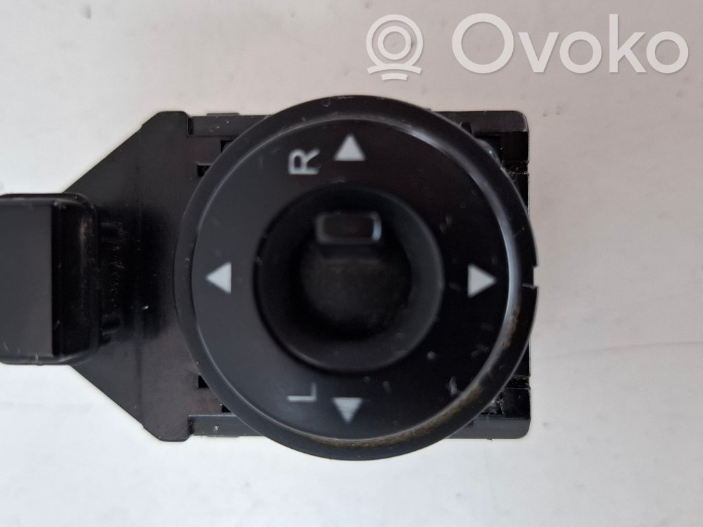 Wing mirror switch   457480