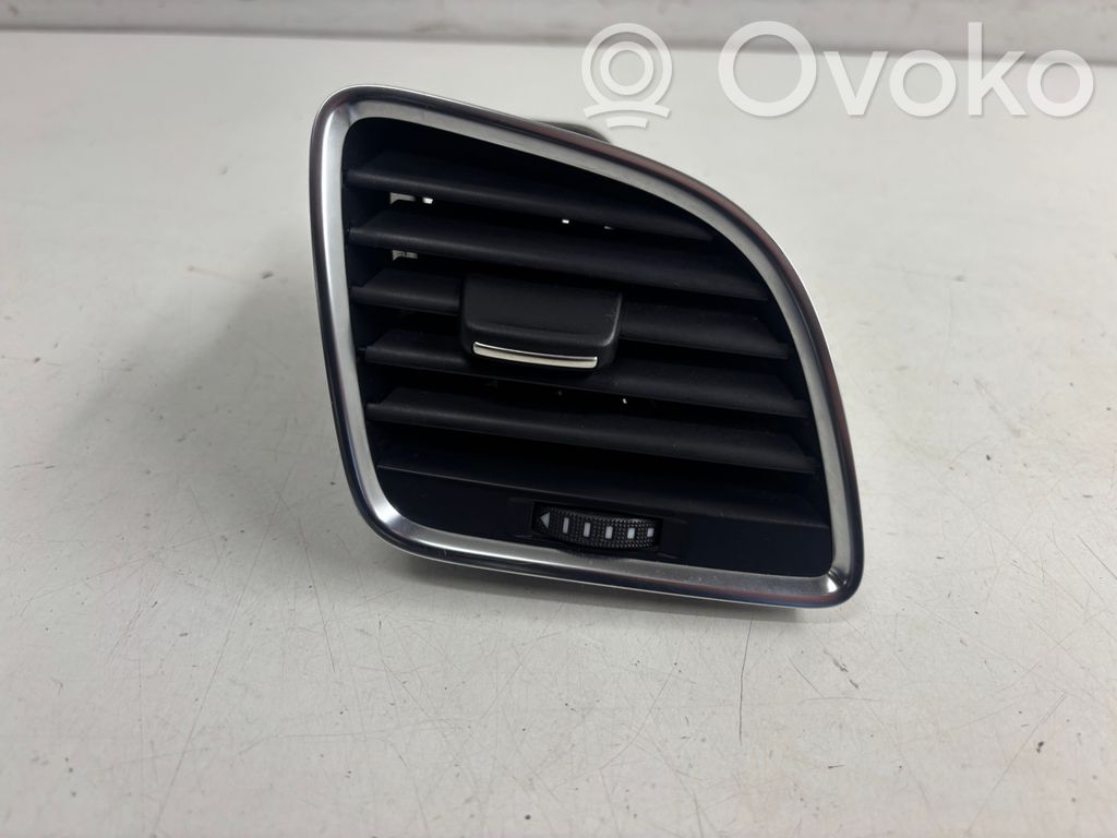Audi Q3 8U Boczna kratka nawiewu deski rozdzielczej 