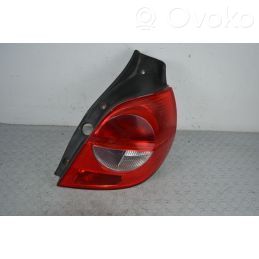 Renault Clio III Aizmugurējais lukturis virsbūvē 