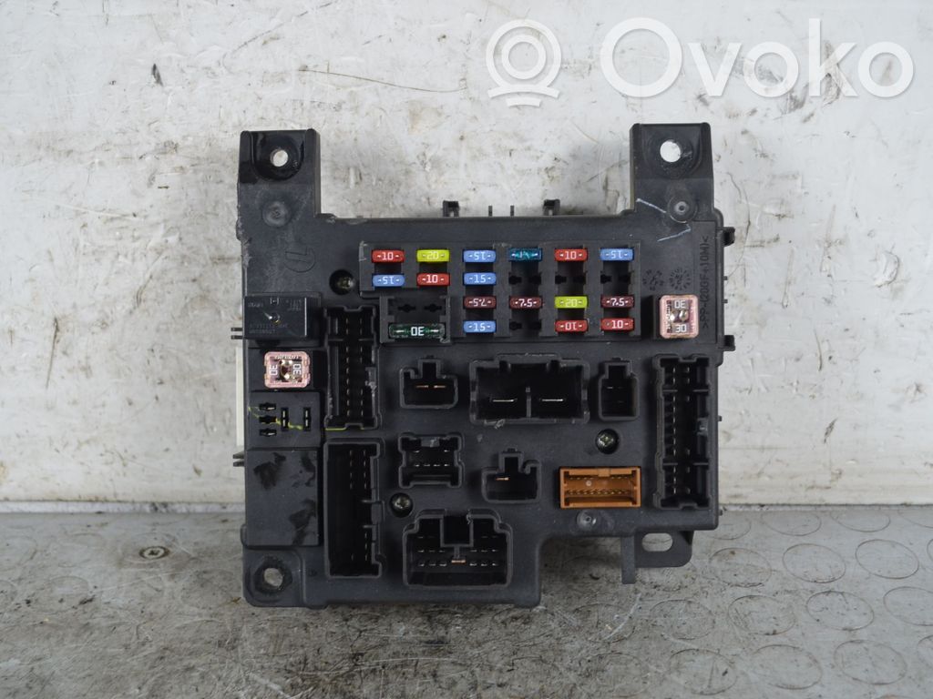 Mitsubishi Lancer VIII Drošinātāju bloks 