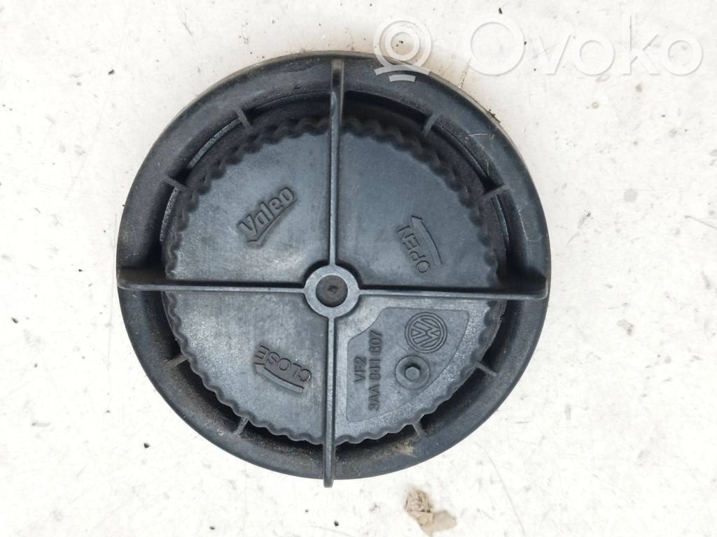 Volkswagen PASSAT B7 Osłona żarówki lampy przedniej 