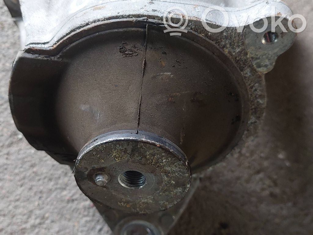 Honda CR-V Engine mount bracket 