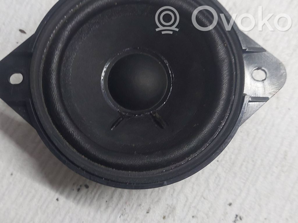Audi A4 S4 B8 8K Paneelikaiutin 