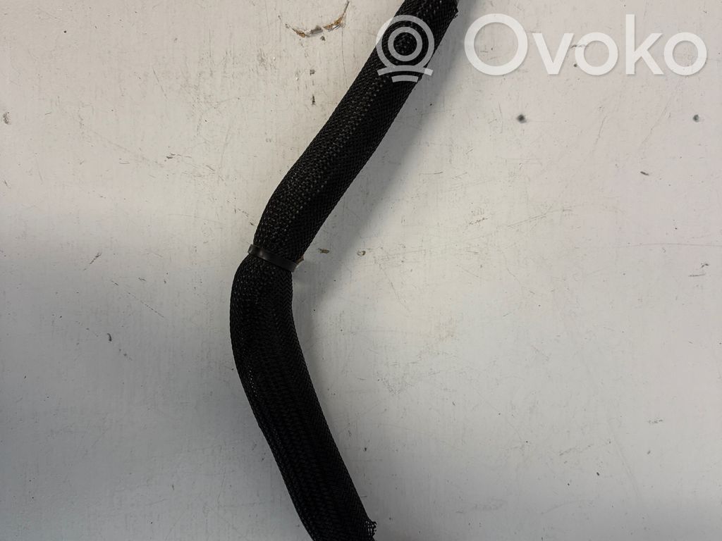 Engine coolant pipe/hose   1045930