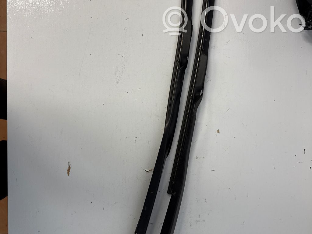 Headlight wiper blade set