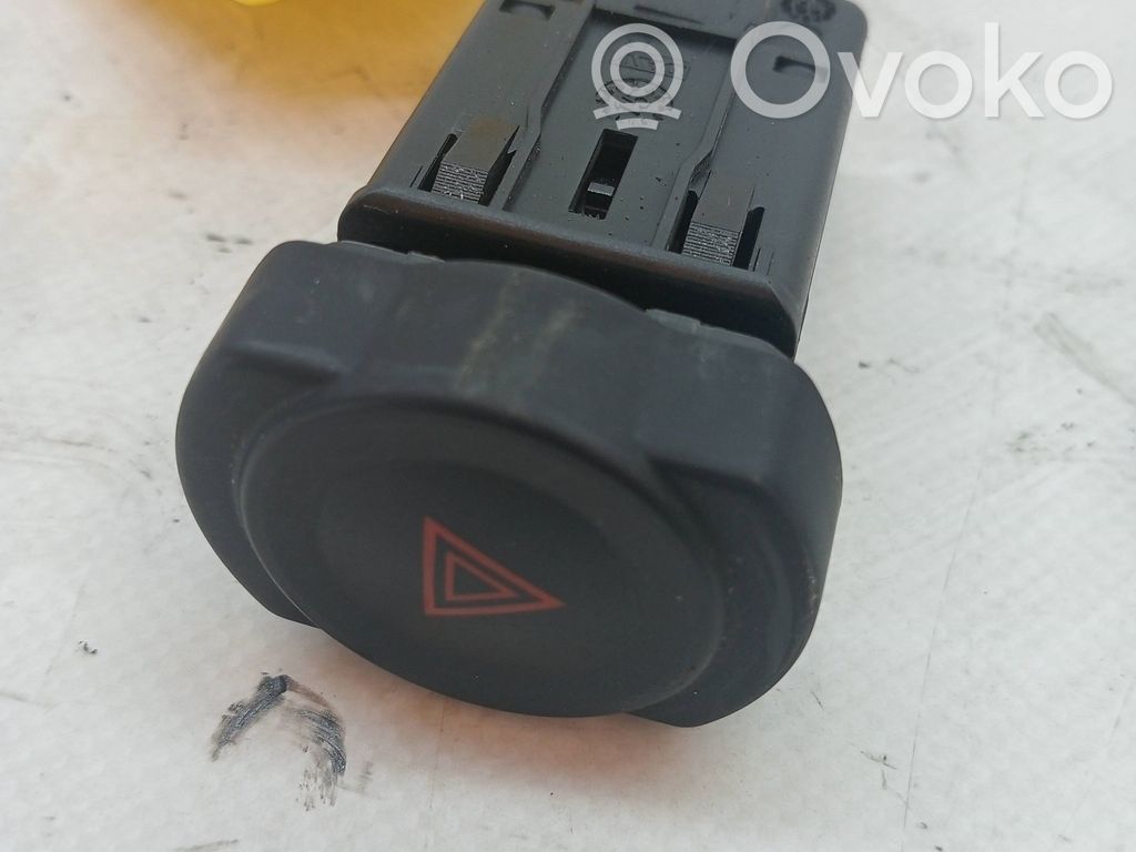 Hazard light switch   8200446717