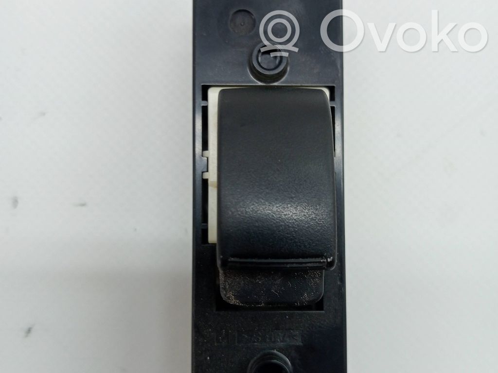Electric window control switch   MR587944