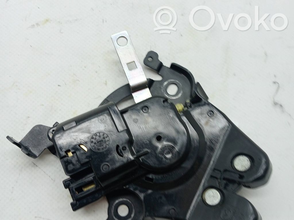 Tailgate lock latch   GHK156820A
