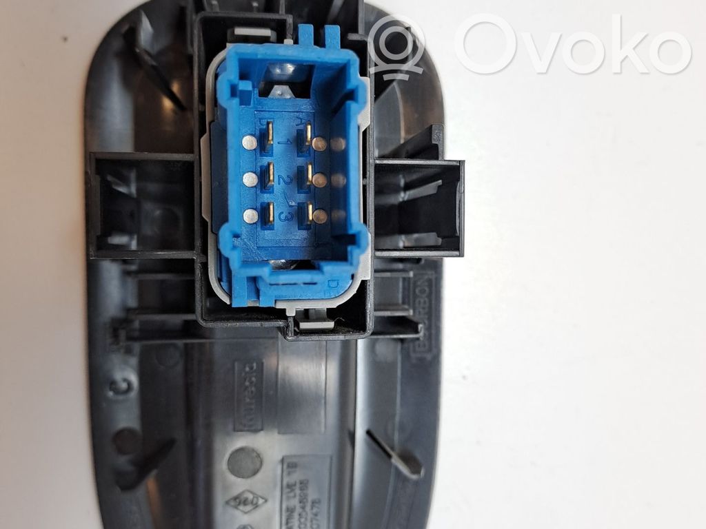 Electric window control switch   8200476809