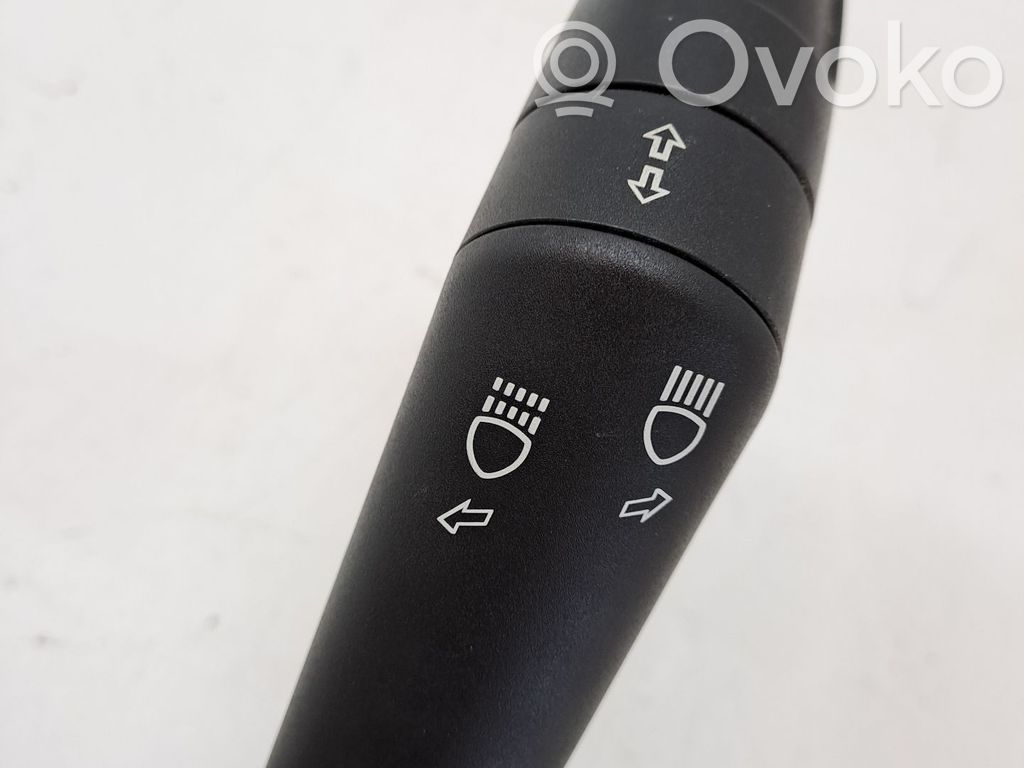 Boutons / interrupteurs volant   6BZ85LXHAA