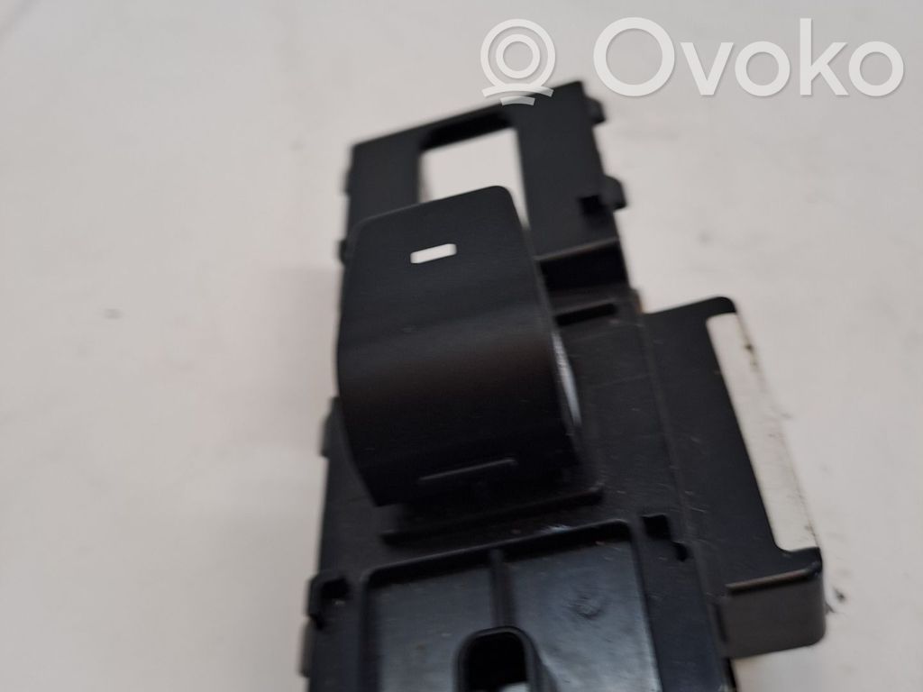 Hyundai Elantra VI Interruptor del elevalunas eléctrico