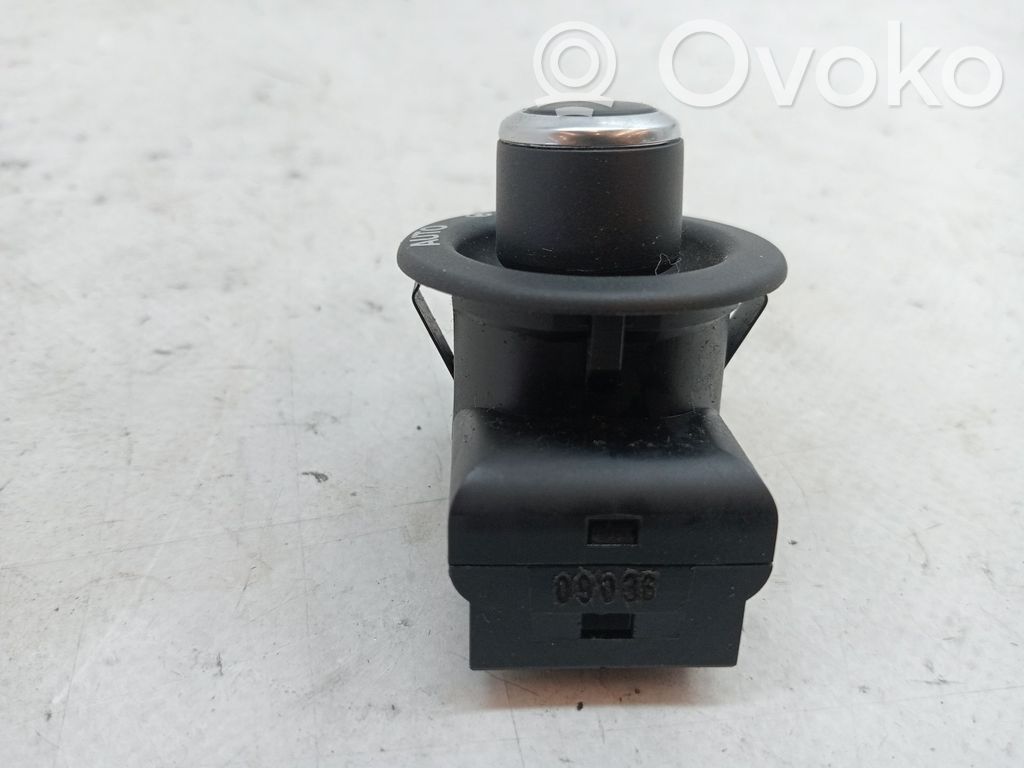 Boutons / interrupteurs volant   XR858807,FW936465BB