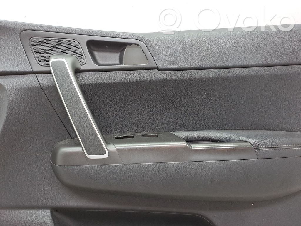 KIA Sportage Boczki / Poszycie drzwi przednich 