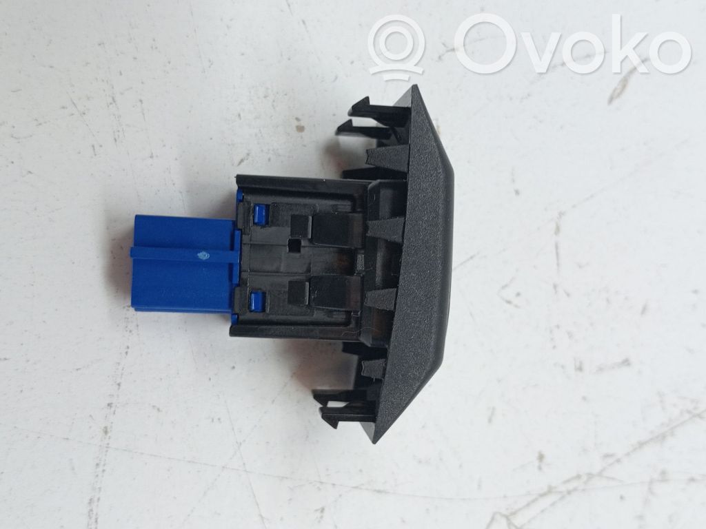 Botón interruptor de luz de peligro   6F09532356PS
