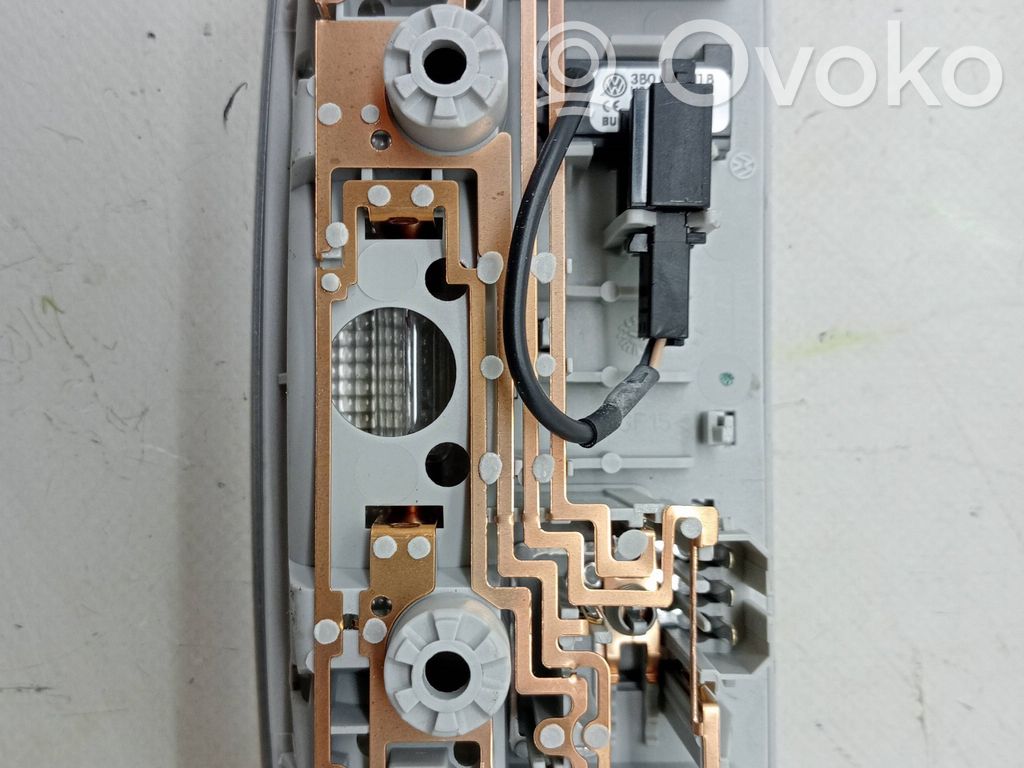 Panel oświetlenia wnętrza kabiny   6R0947105