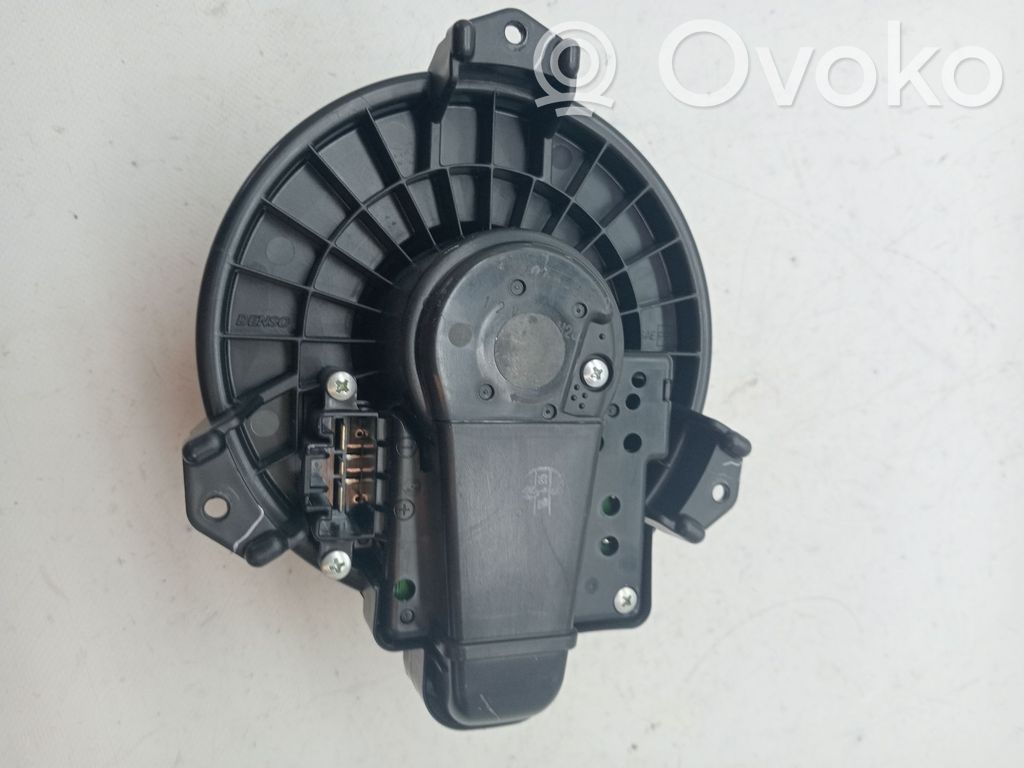 Toyota Yaris Ventola riscaldamento/ventilatore abitacolo