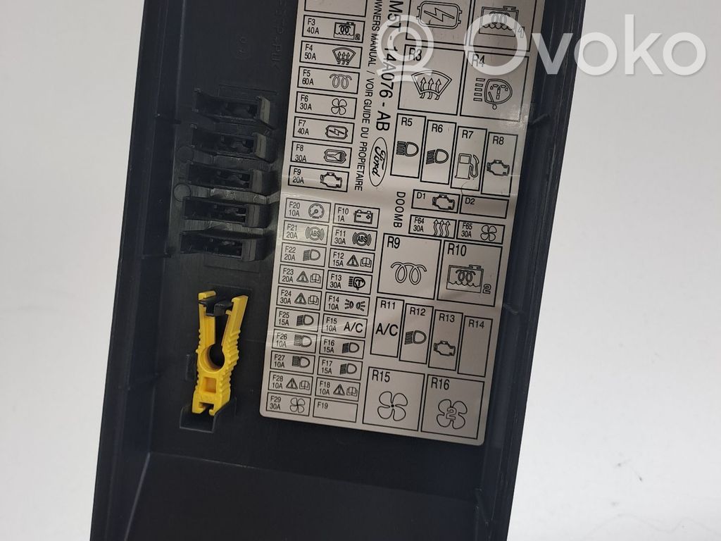 Ramka / Moduł bezpieczników   1209444,2M5T14A067BB