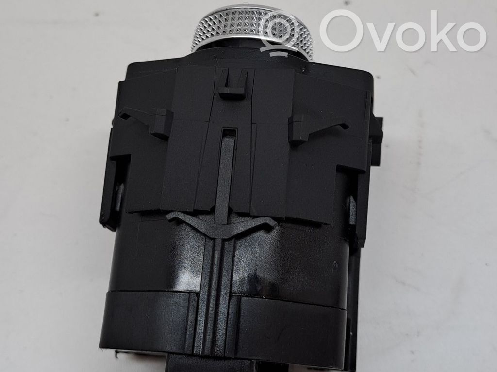 Audi A1 Steering wheel buttons/switches 